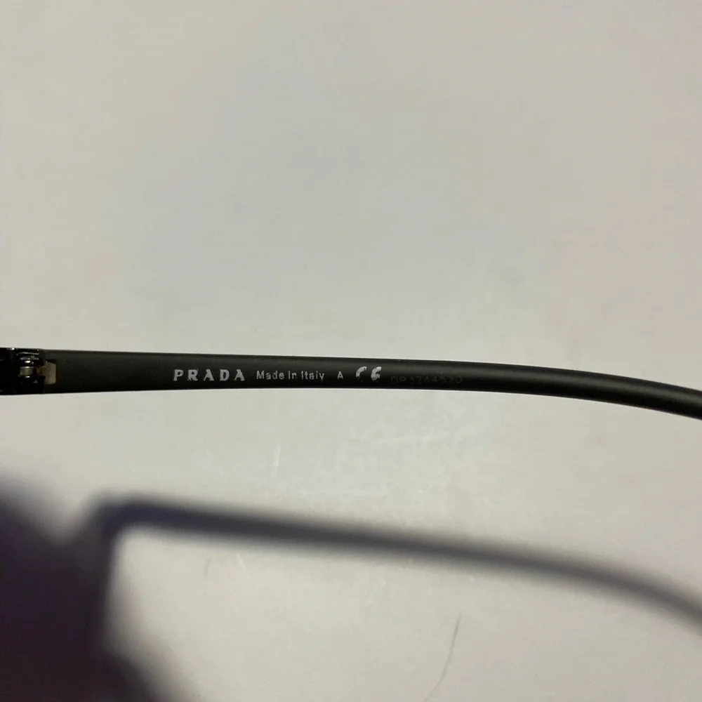 Prada euc guc